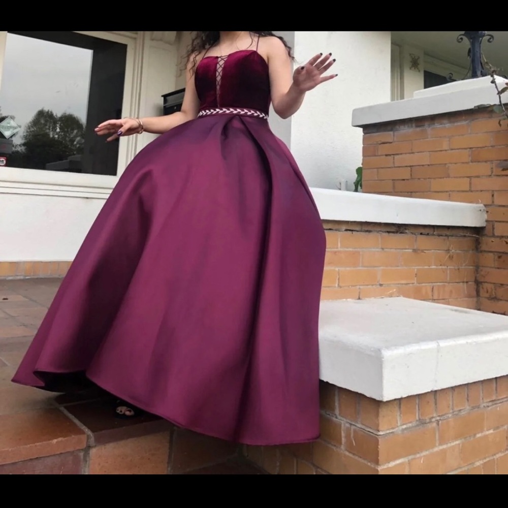 Dress - Picture 3 of 3